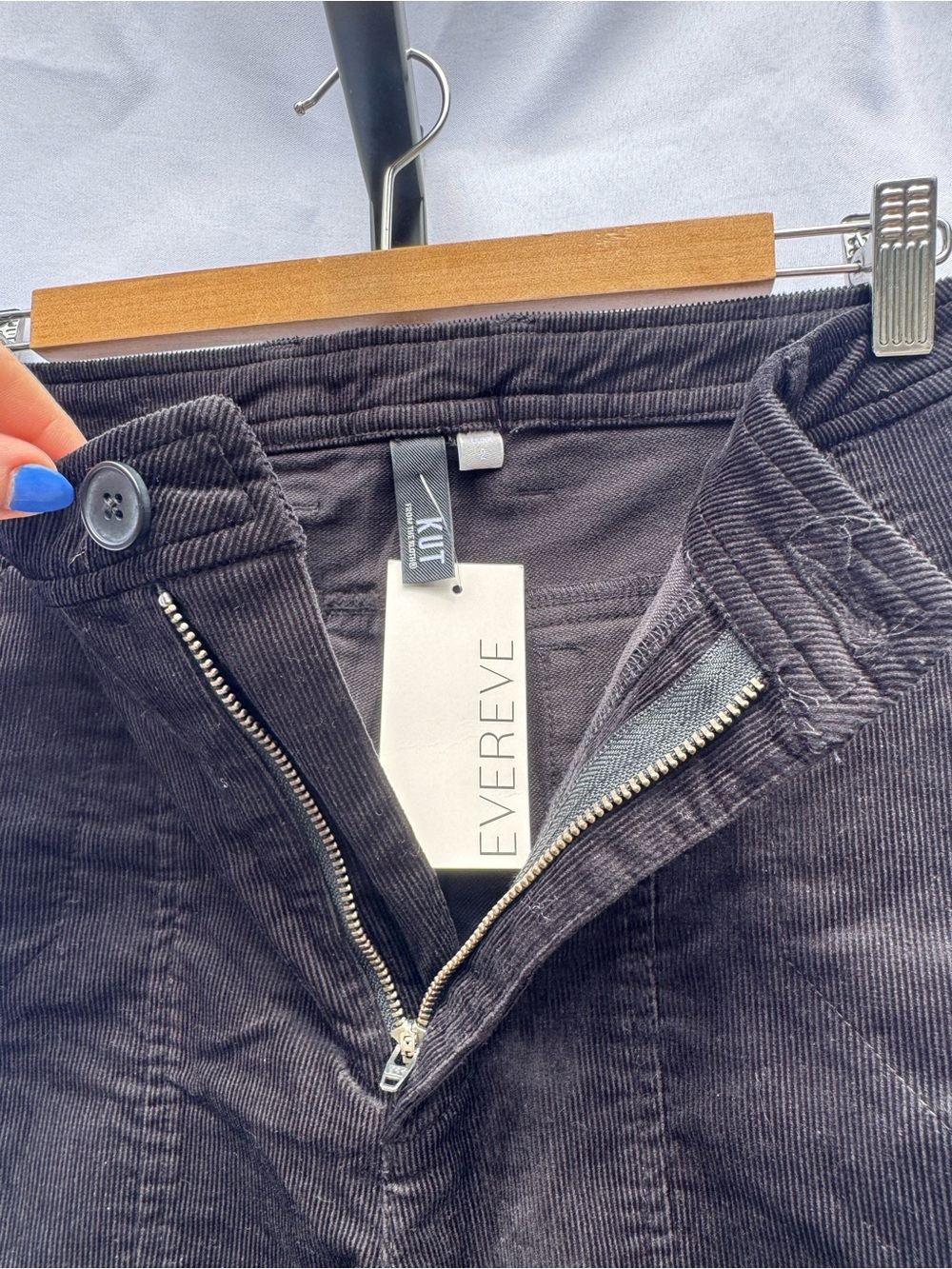 Evereve Black Straight-Leg Jeans - Picture 7 of 13